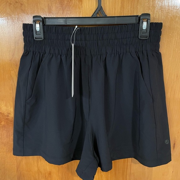 NWT CRZ YOGA Sports Shorts - Picture 1 of 3
